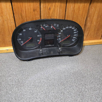 Панель приборів до Volkswagen Golf 4 (1J0920821A)