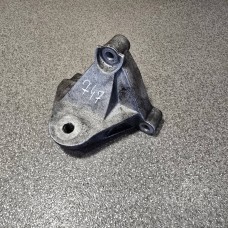 Купити Кронштейн крепления двигателя 1.9CDI Renault Trafic, Scenic, Laguna, Magene, Vivaro, Volvo 8200072747 — магазин автозапчастин AvtoEU