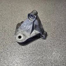 Купити Кронштейн крепления двигателя 1.9CDI Renault Trafic, Scenic, Laguna, Magene, Vivaro, Volvo 8200072747 — магазин автозапчастин AvtoEU