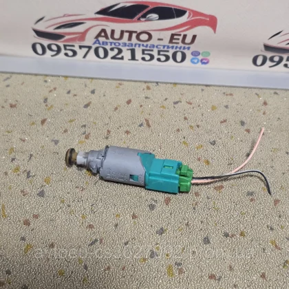 Купити Датчик педали прививки Renault Scenic 2,Trafic, Vivaro, Primastar, Рено Сценик 2, Трафик, Виваро Мегане 2 8200168340 — магазин автозапчастин AutoDetal