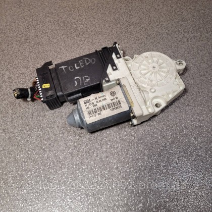 Купити Стеклоподъемник правой двери передней Seat Toledo, Leon Volkswagen Golf 4,Bora (1J0959802G — магазин автозапчастин AvtoEU
