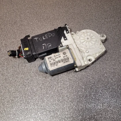 Купити Стеклоподъемник правой двери передней Seat Toledo, Leon Volkswagen Golf 4,Bora (1J0959802G — магазин автозапчастин AutoDetal