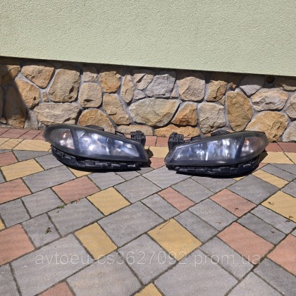 Купити Фары передние Renault Laguna 2, Рено Лагуна 2 рестал Valeo 8200481197 — магазин автозапчастин AvtoEU