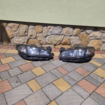 Купити Фары передние Renault Laguna 2, Рено Лагуна 2 рестал Valeo 8200481197 — магазин автозапчастин AutoDetal