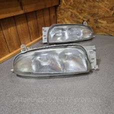 Купити Фары передние Ford Fiesta Mk4 95-99r 0301049004 0301049003 — магазин автозапчастин AvtoEU