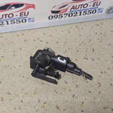 Купити Клапан вакуумный EGR VAG Volkswagen Golf, Bora, Audi, Skoda, Seat 1J0906283C — магазин автозапчастин AvtoEU