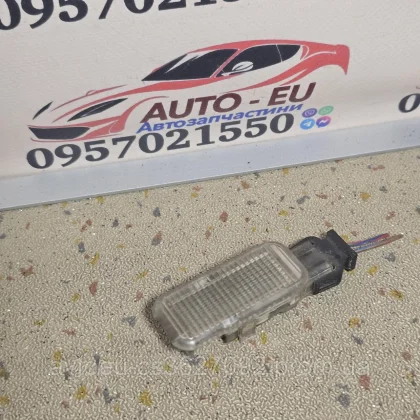 Купити Плафон подсветки бардачка Volkswagen, Audi, Skoda, Seat, Фольцваген, Ауди, Шкод, Сеат — магазин автозапчастин AutoDetal