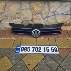 Купити Решетка радиатора Volkswagen Golf 4,Фольцваген Гольф 4 1J0853651F — магазин автозапчастин AvtoEU