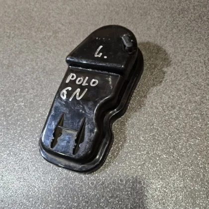 Купити Крышка, заглушка левой передней фары Volkswagen Polo 3 6N, Фольксваген Поло 3 6N 304411139L — магазин автозапчастин AutoDetal