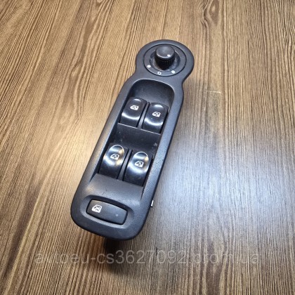 Купити Блок кнопок управления стеклоподъемниками Renault Modus, Рено Модус 8200379694A — магазин автозапчастин AvtoEU