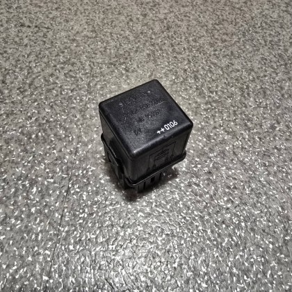 Купити Реле MB953381, V23134B52X240 993072 Spase Star 00-04r Mitsubishi — магазин автозапчастин AvtoEU