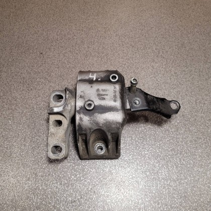 Купити Подушка двигуна,опора Volkswagen Skoda, Seat (1J0199262) — магазин автозапчастин AvtoEU