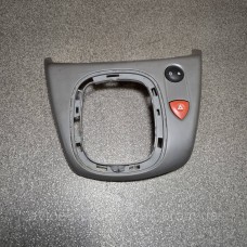 Купити Накладка, рамка консоли КПП Renault Scenic 2,Рено Сценик 2 8200231906 — магазин автозапчастин AvtoEU