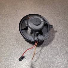 Купити Моторчик печки вентилятора Volkswagen Golf 3, T-4, Caddy 2, Polo 3 (1H1819021) 6N1819021 — магазин автозапчастин AvtoEU