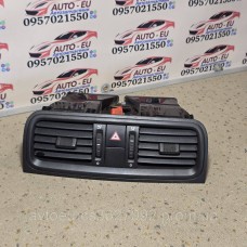 Купити Дефлектор торпеды салона центральный Skoda Fabia 2,Шкода Фабия 2 5J0820951 — магазин автозапчастин AvtoEU